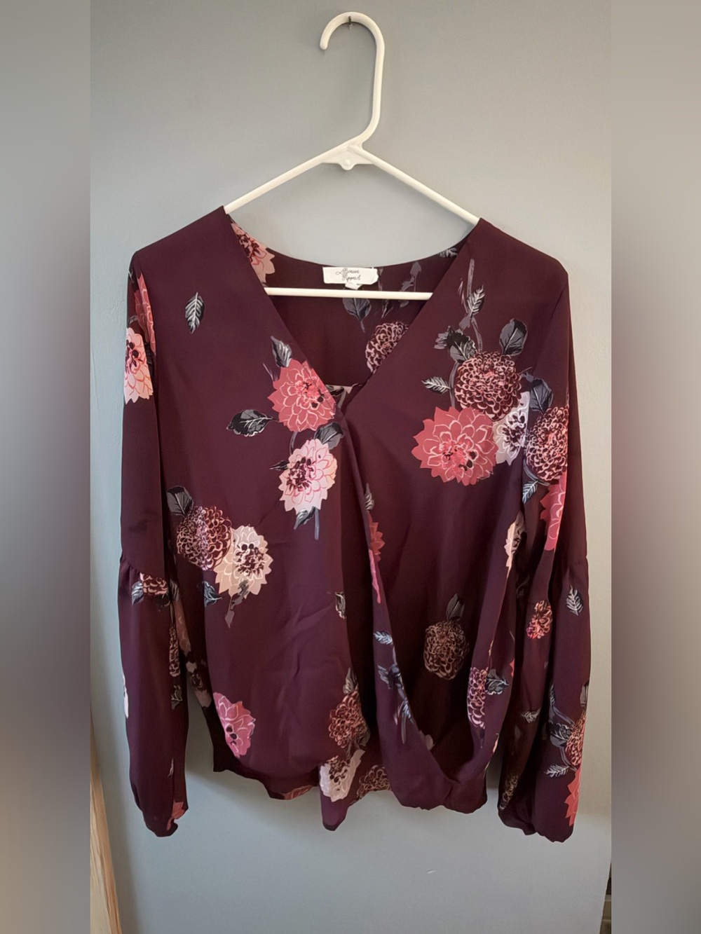 Women's Floral Twist-Front Blouse in Plum